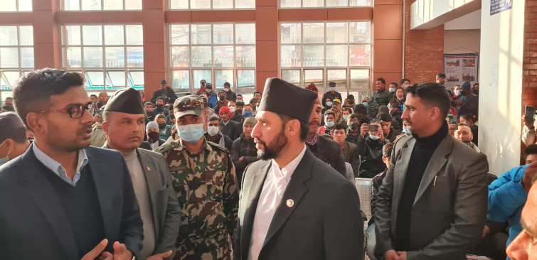 गृहमन्त्री लामिछानेले गरे राहदानी विभागको अनुगमन, हट्ला त घण्टौ लाइन लाग्नुपर्ने बाध्यता ? 